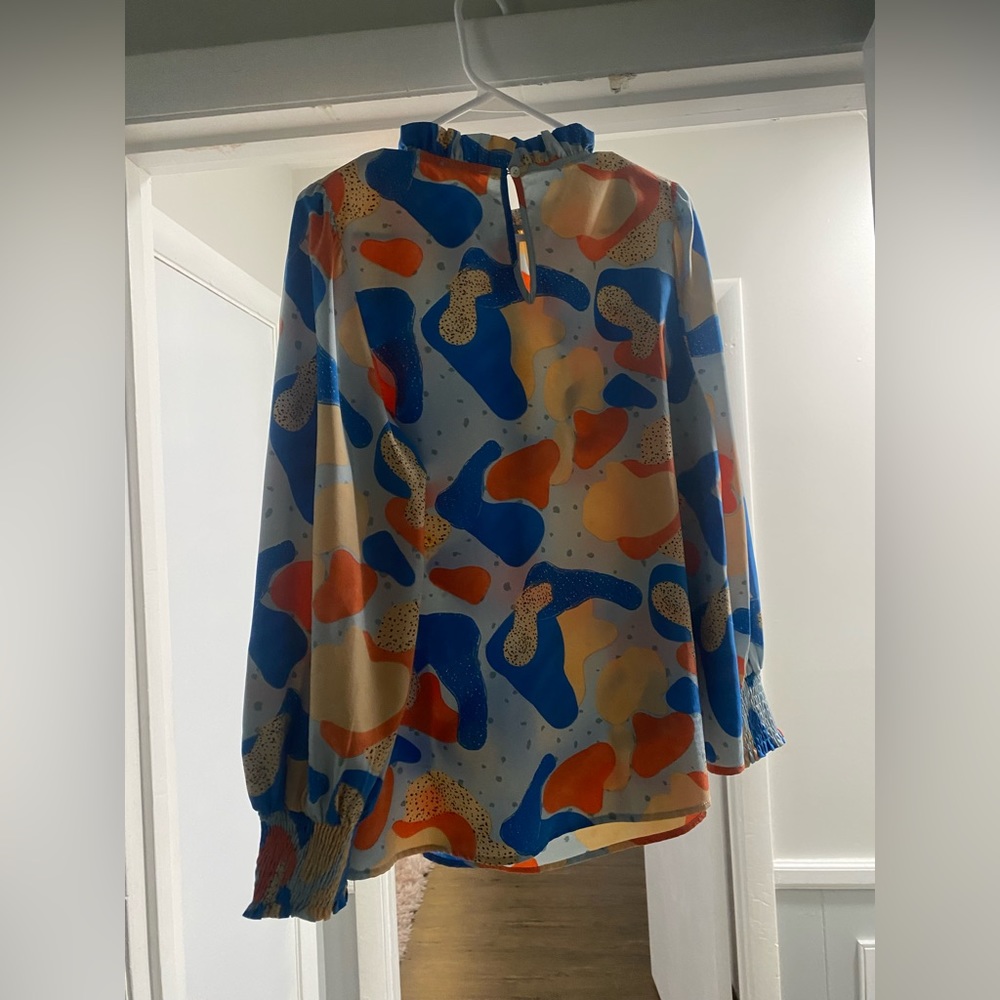 Women’s size Small boutique top!